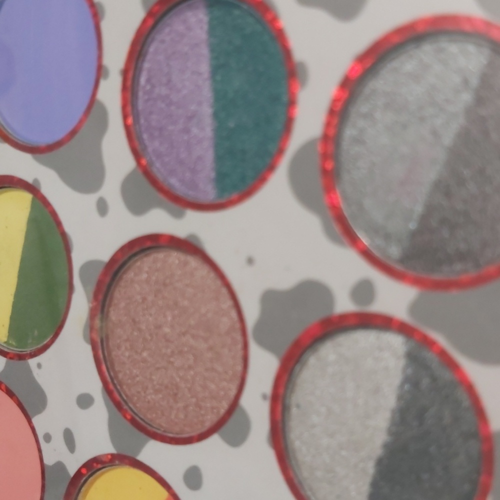 Eyeshadow - Picture 8 of 8